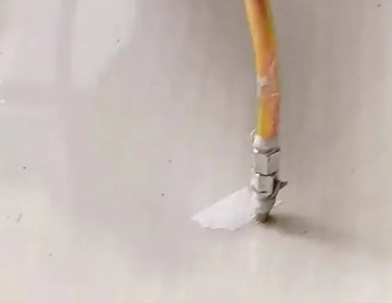 江干瓷砖空鼓维修公司专业解答在瓷砖铺贴过程中，如果使用的砂料过粗（如全部使用了粗砂），可能会导致以下问题