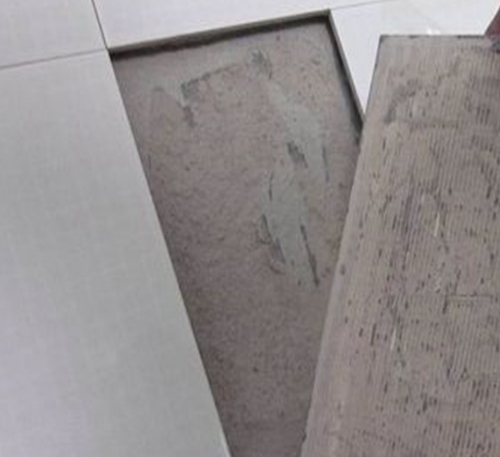 江干瓷砖空鼓维修公司分享瓷砖铺贴时如果打浆（即涂抹在瓷砖背面和基层上的砂浆或瓷砖胶）过少，会带来以下问题